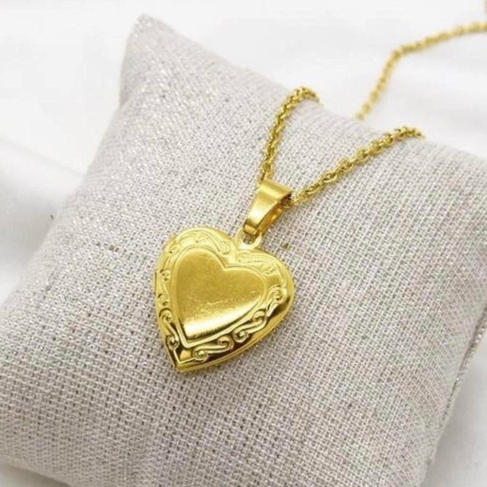 Vintage Inspired Gold Heart Locket Necklace